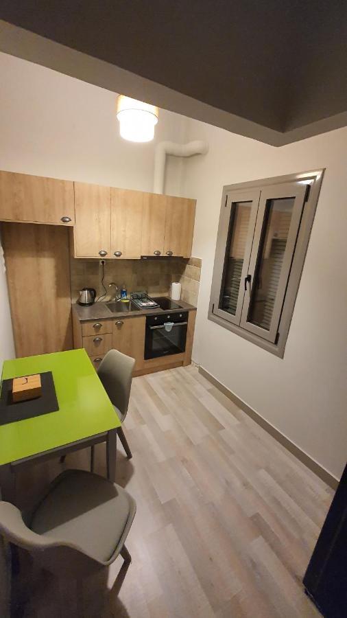 Larry'S Little Place In The Center Of Gytheio Exterior foto